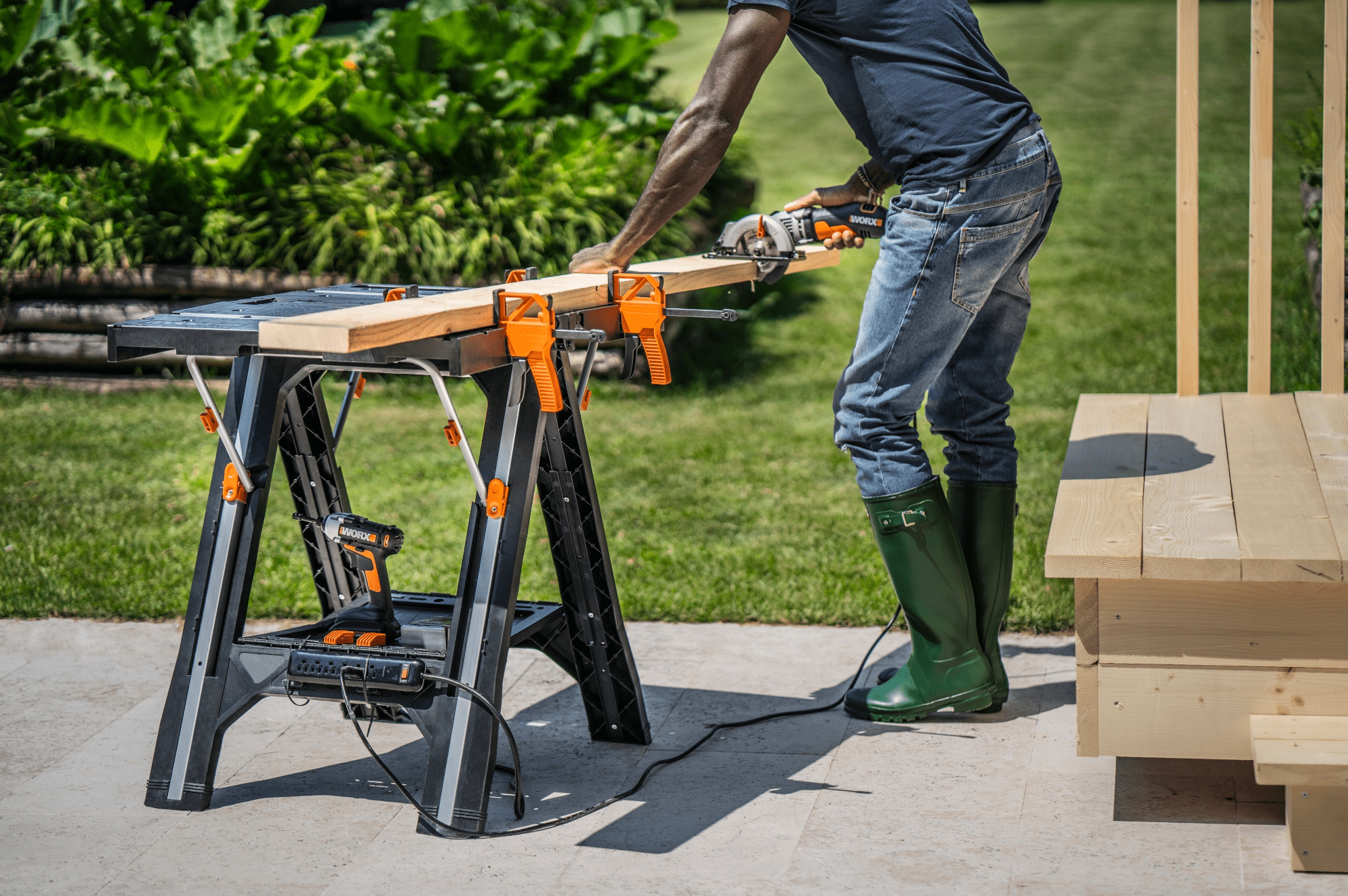 Folding Multi-Function Work Table 787 x 635 mm Sawhorse 136 kg 2 Quick Clamps, WORX WX051