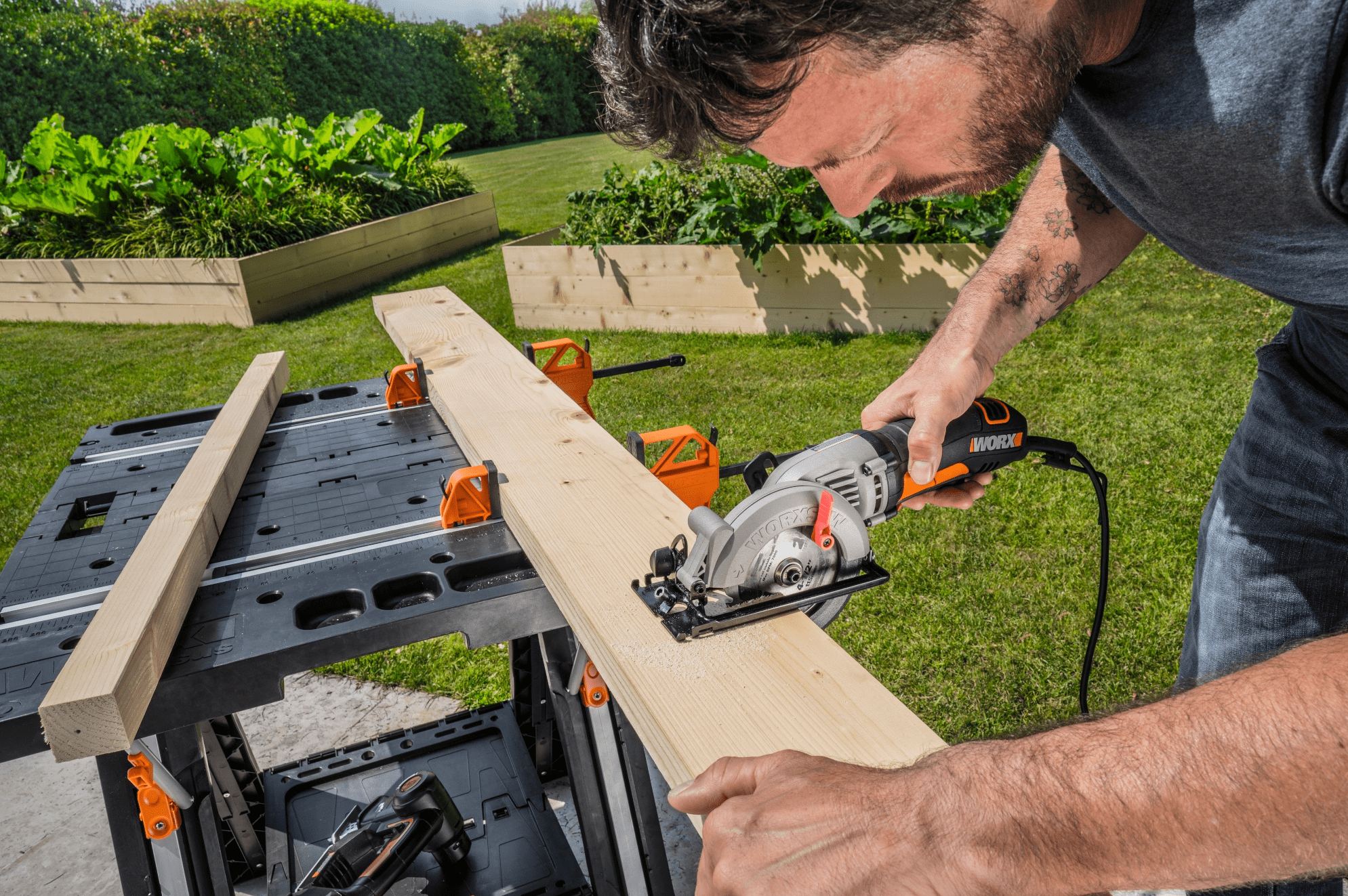 Folding Multi-Function Work Table 787 x 635 mm Sawhorse 136 kg 2 Quick Clamps, WORX WX051
