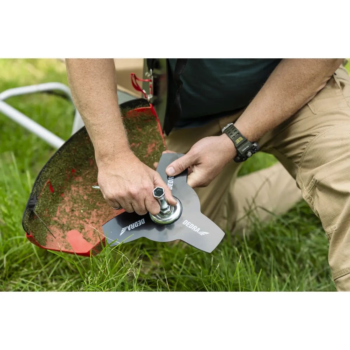 Stark grästrimmer 0.9kW 43 cm fyr-takts bensintrimmer för trädgård, Dedra