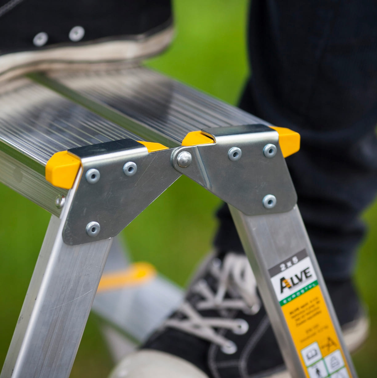 Professional Double-Sided Step Ladder 2x2 Steps Aluminium 150 kg, Alve