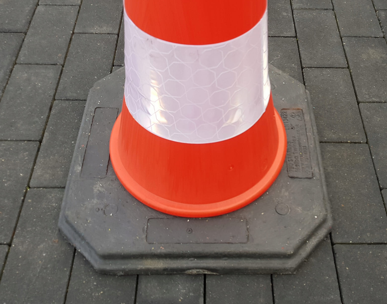 Heavy Traffic Cone U-23 75cm Gen.3 Reflective Sleeve Base 50x50cm 4.1kg