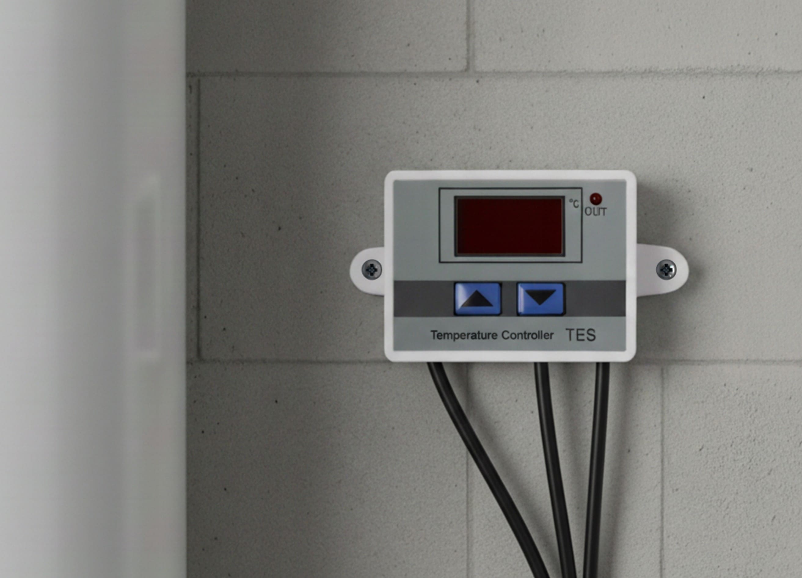 Thermostat Digital Plug-in 230V 1500W -55°C to 110°C Heat/Cool TES-230V, Adelid