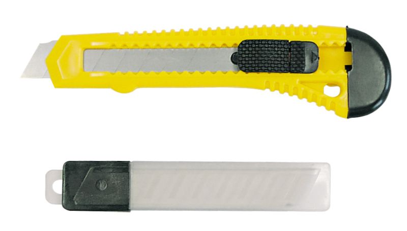 Set of 15018 mm Rectractable Knife with 10Pcs Spare 18 mm Blades in Plastic Box.