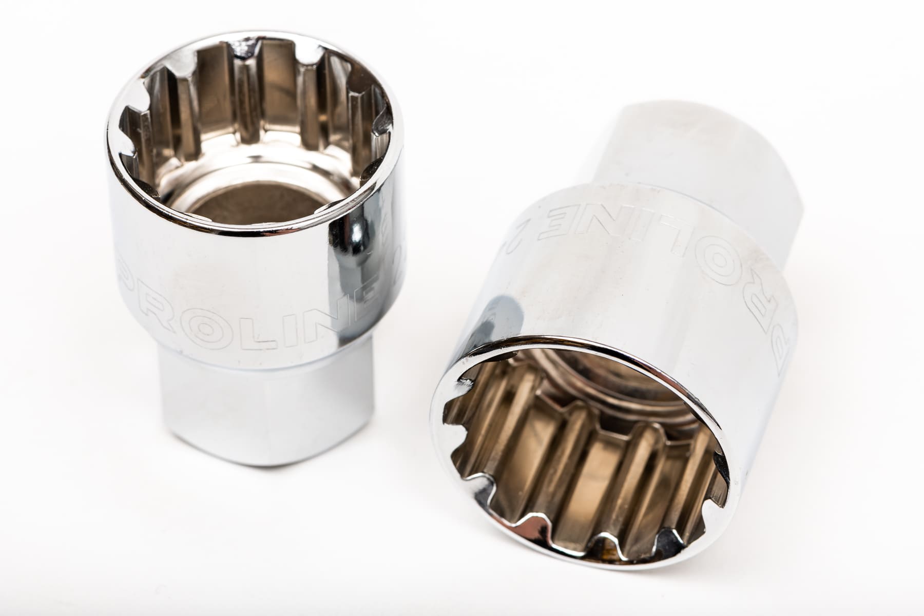 Hylsnyckelsats 17st med genomgående hylsor SPLINES, adapter 1/2, förlängare 77 mm, spärrskaft 72 kugg, Proline