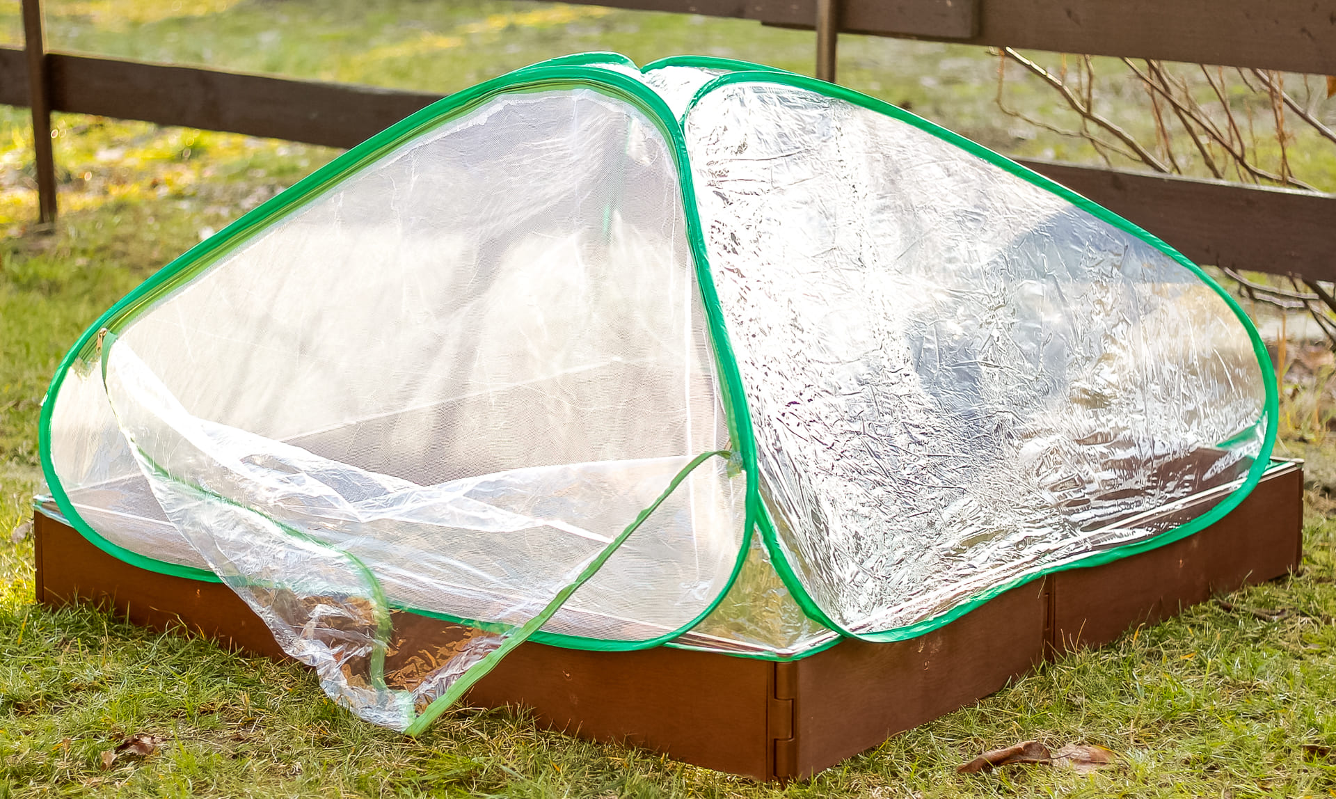 Plastväxthus med hyllor, snygg rund kompaktmodell (sexkantig) diam. 193 cm, höjd 225 cm grön transparent (odlingstält, växthustält)