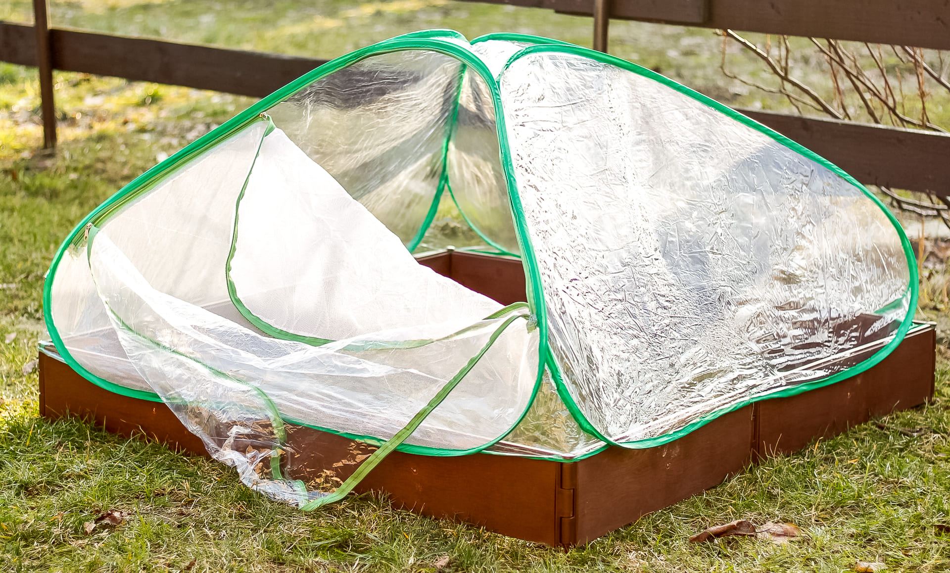 Plastväxthus med hyllor, snygg rund kompaktmodell (sexkantig) diam. 193 cm, höjd 225 cm grön transparent (odlingstält, växthustält)