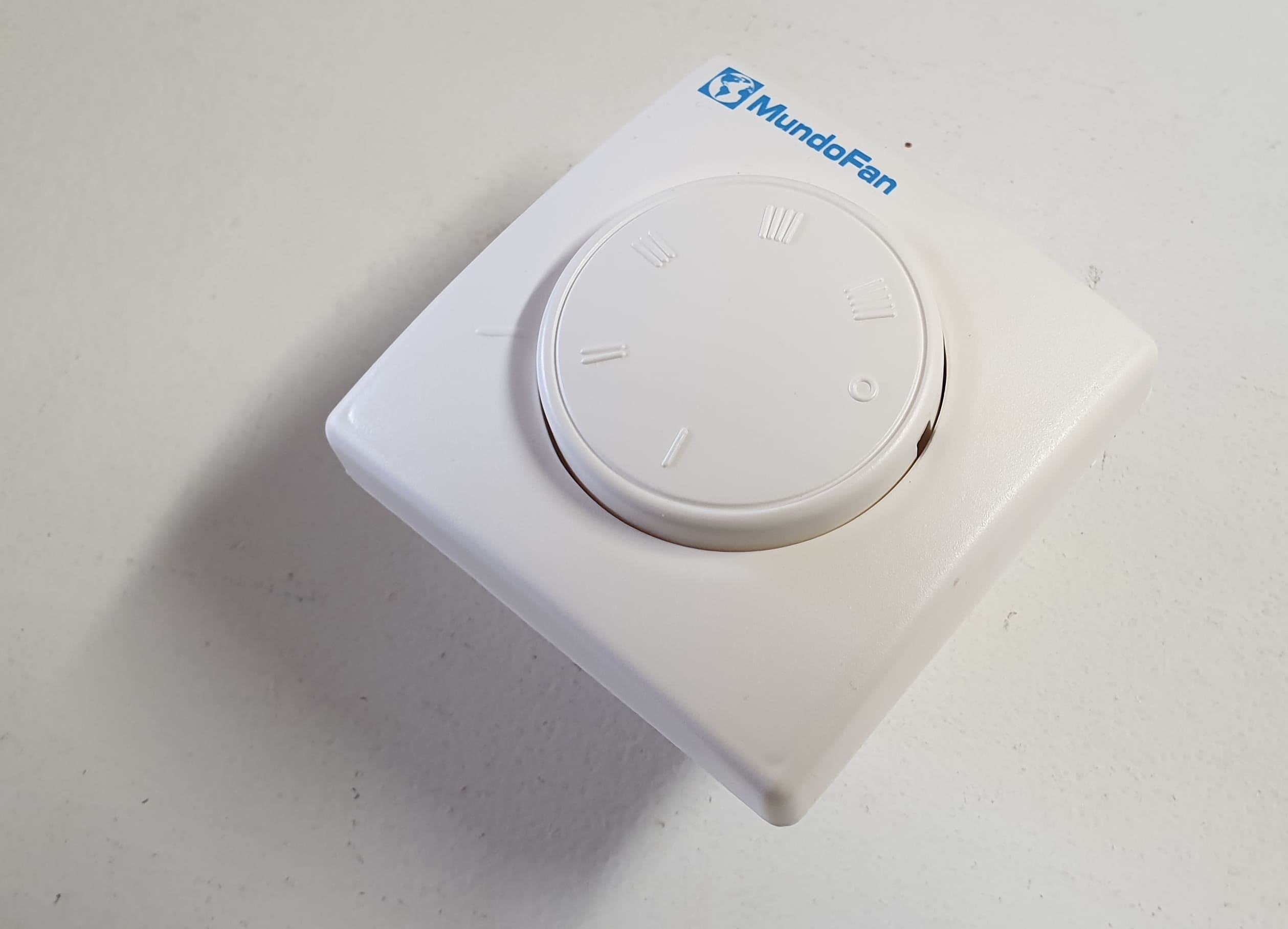 Speed Controller for Ceiling Fan, Wall-Mounted 2.5A 220V, Master