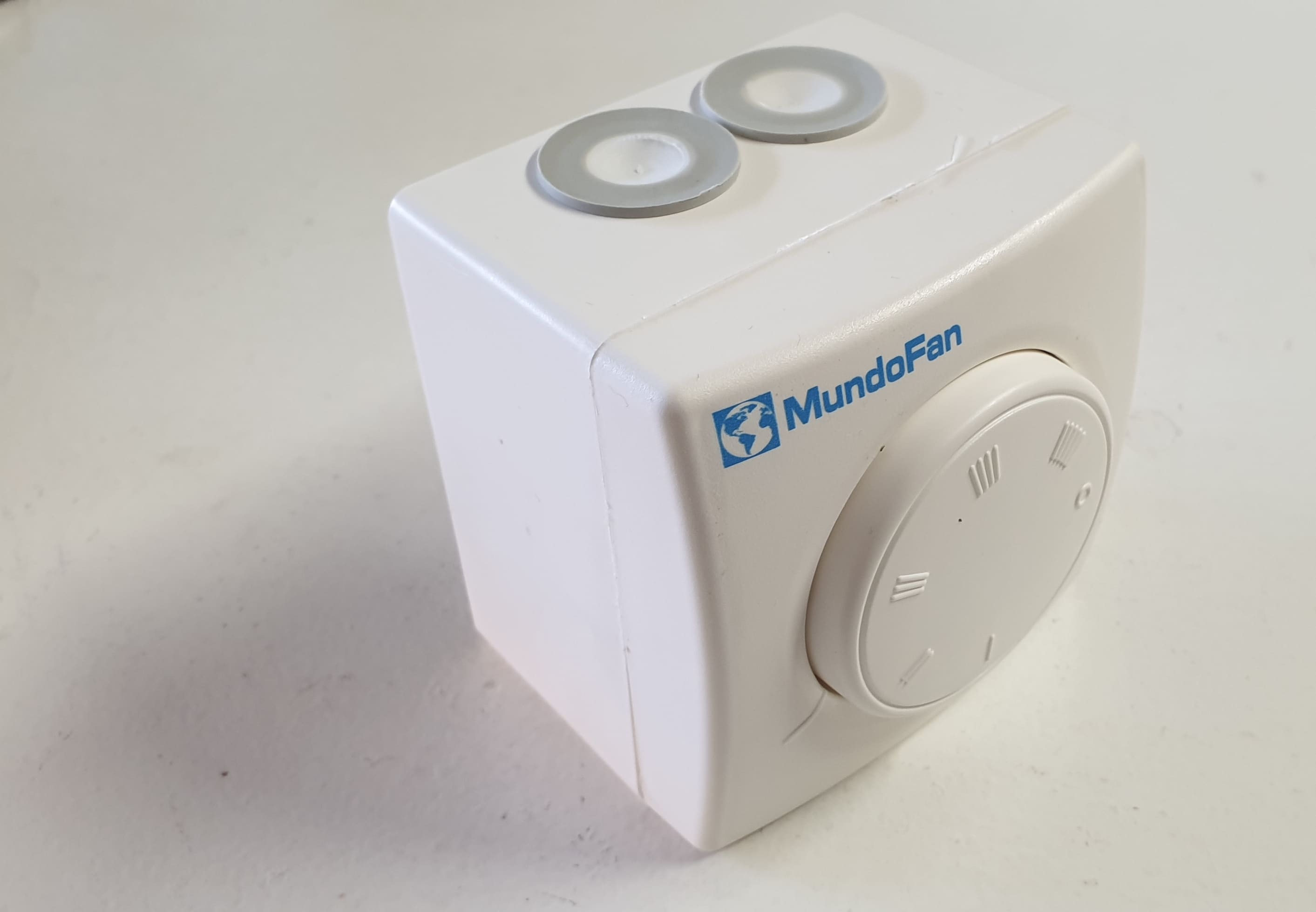 Speed Controller for Ceiling Fan, Wall-Mounted 2.5A 220V, Master