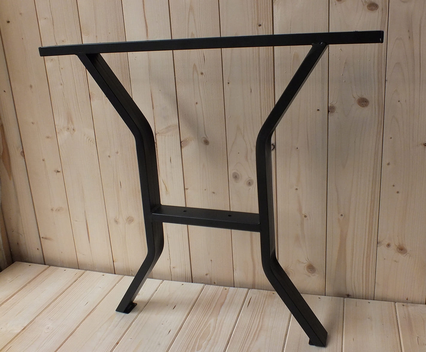 Stålben till bord, 2st svarta pulverlackade massiva, höjd 66 cm, max bred 71 cm