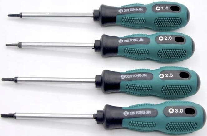 Triangle Screwdrivers, set of 4 screwdrivers with triangular-shaped tips, magnetic.