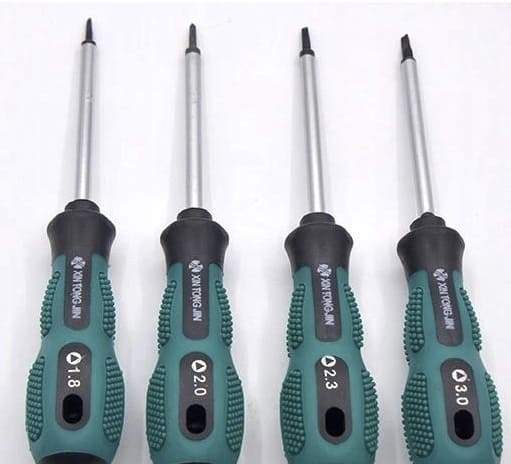 Triangle Screwdrivers, set of 4 screwdrivers with triangular-shaped tips, magnetic.