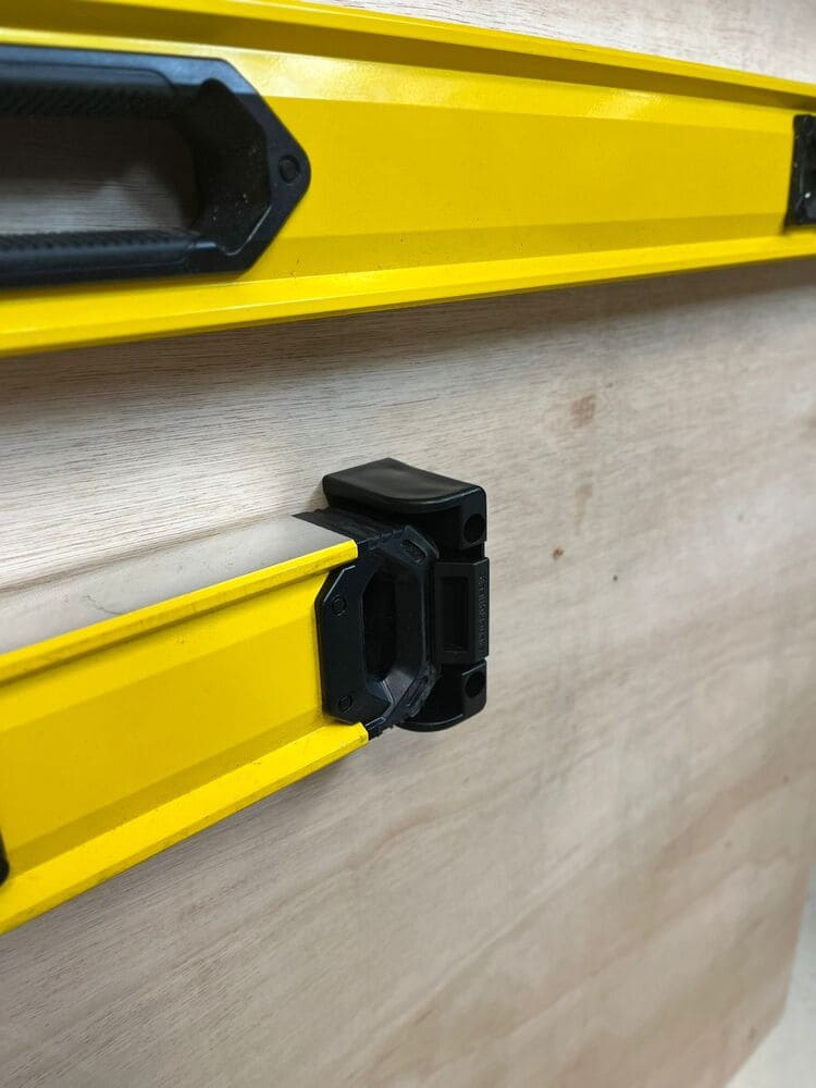 Vattenpasshållare XL 2-pack ABS för Stora Vattenpass Svart, StealthMounts