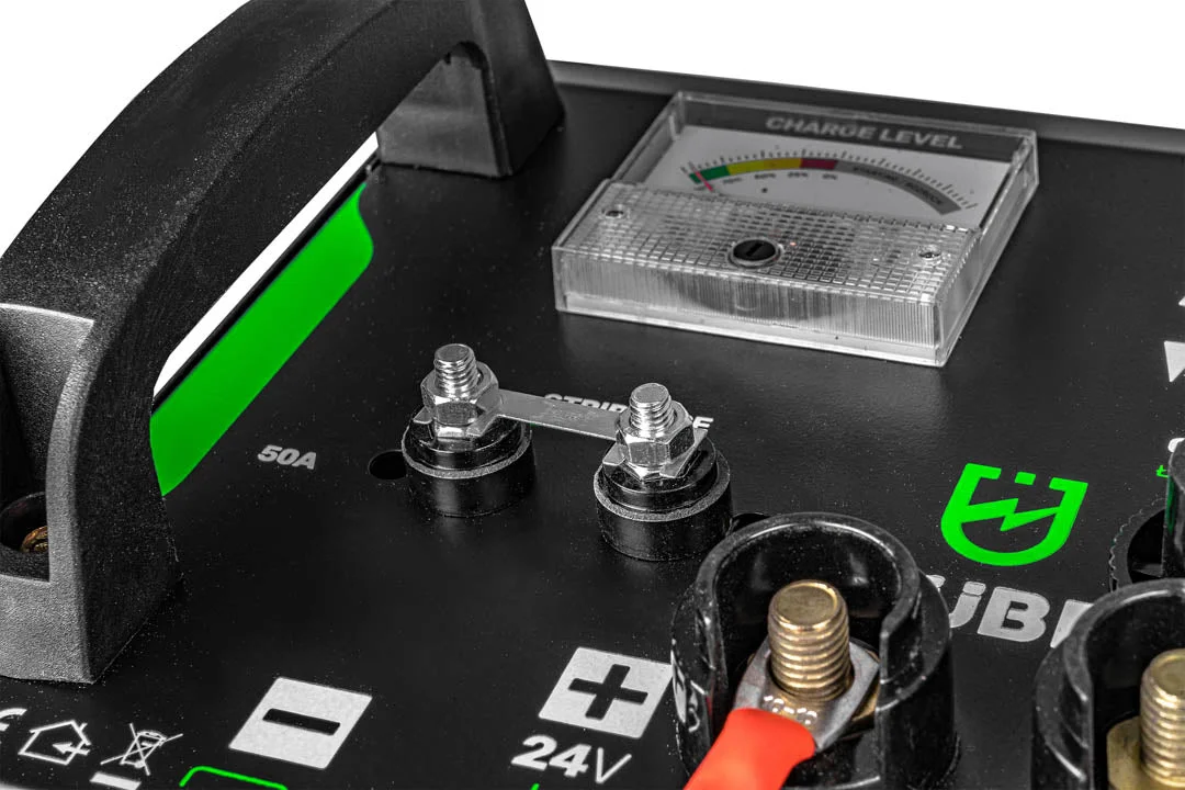 Batteriladdare med start 42 A 12/24 V