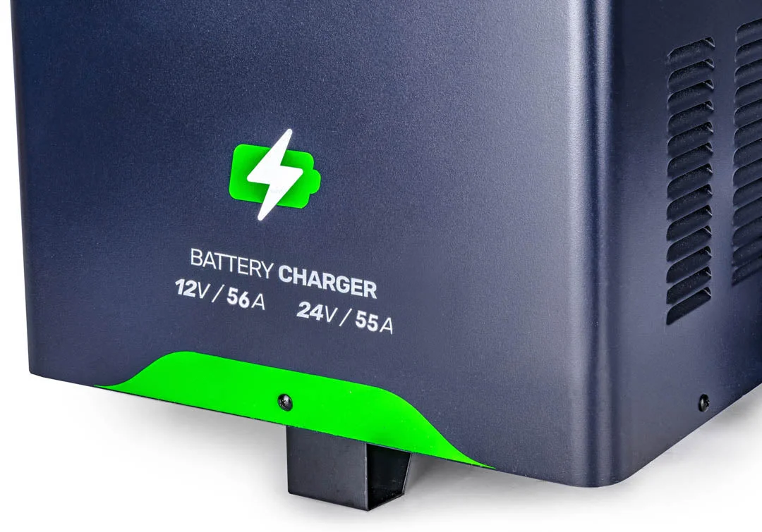 Batteriladdare med start 56 A 12/24 V